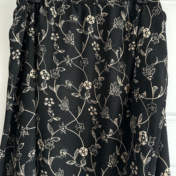 Chic Black & Tan reversible 2 print women’s plus 3X skirt. - Picture 2 of 8